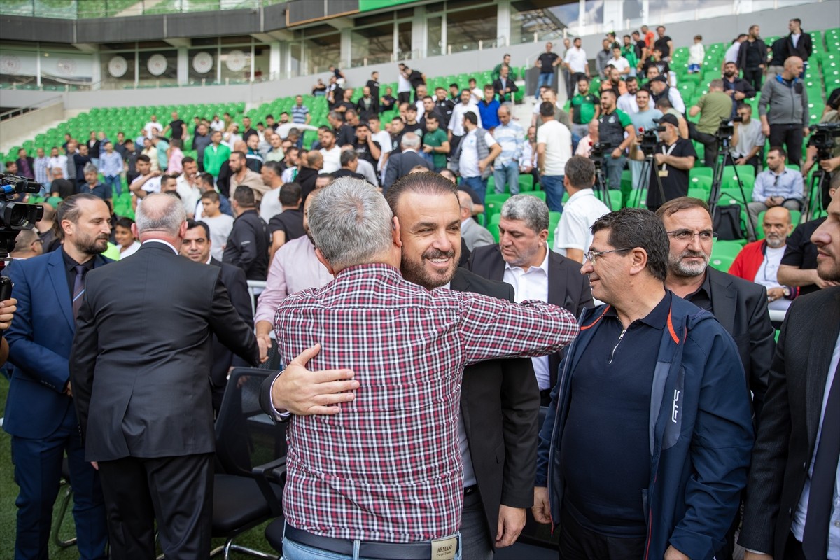 Sakaryaspor Kulübünde başkanlığa Yeni Sakarya Atatürk Stadı'nda gerçekleştirilen seçimli...