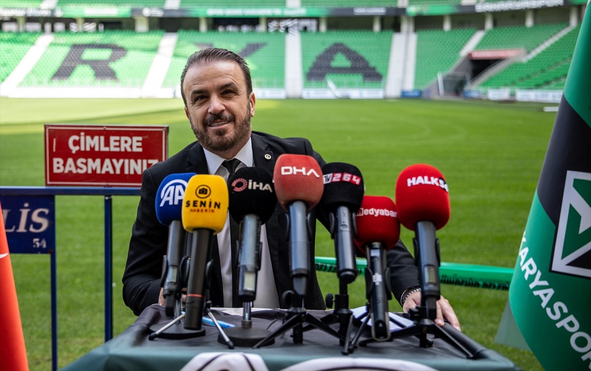 Sakaryaspor Kulübünde başkanlığa Yeni Sakarya Atatürk Stadı'nda gerçekleştirilen seçimli...