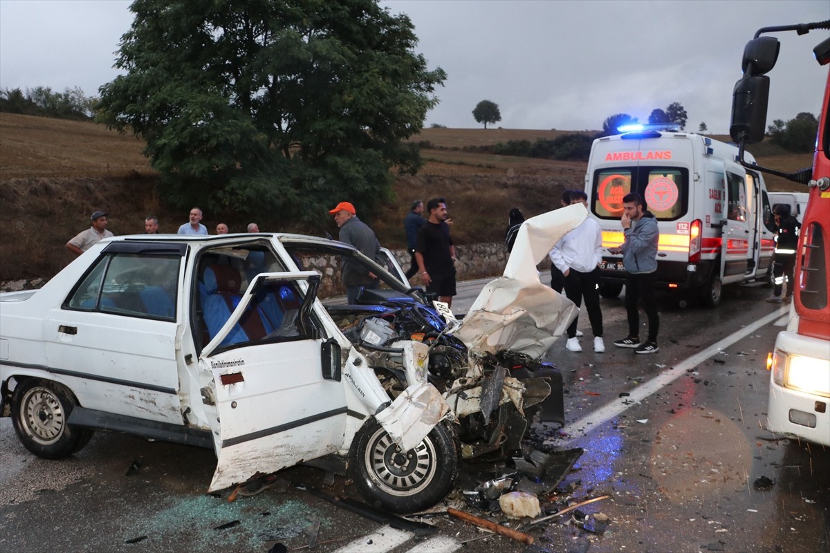 Samsun'un Havza ilçesindeki kazada 1 kişi öldü, 1'i ağır 5 kişi yaralandı. Olay yerine polis...