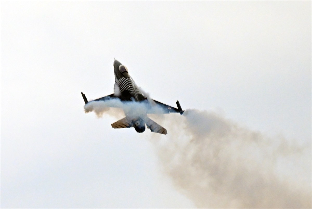 Türk Hava Kuvvetlerinin F-16 gösteri ekibi SOLOTÜRK, Belçika'da gösteri uçuşu gerçekleştirdi....