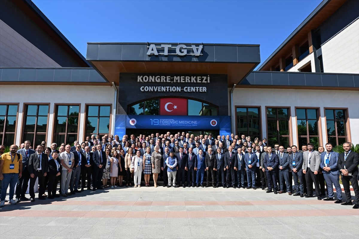 Adalet Bakanı Yılmaz Tunç, Antalya’da Adalet Teşkilatını Güçlendirme Vakfı (ATGV) Antalya Eğitim...