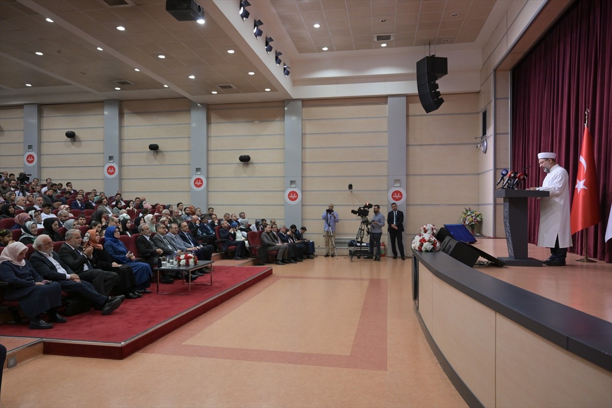 Diyanet İşleri Başkanlığı 15 Temmuz Milli İrade Şehit Ali Alıtkan Konferans Salonu'nda, "Özgür...