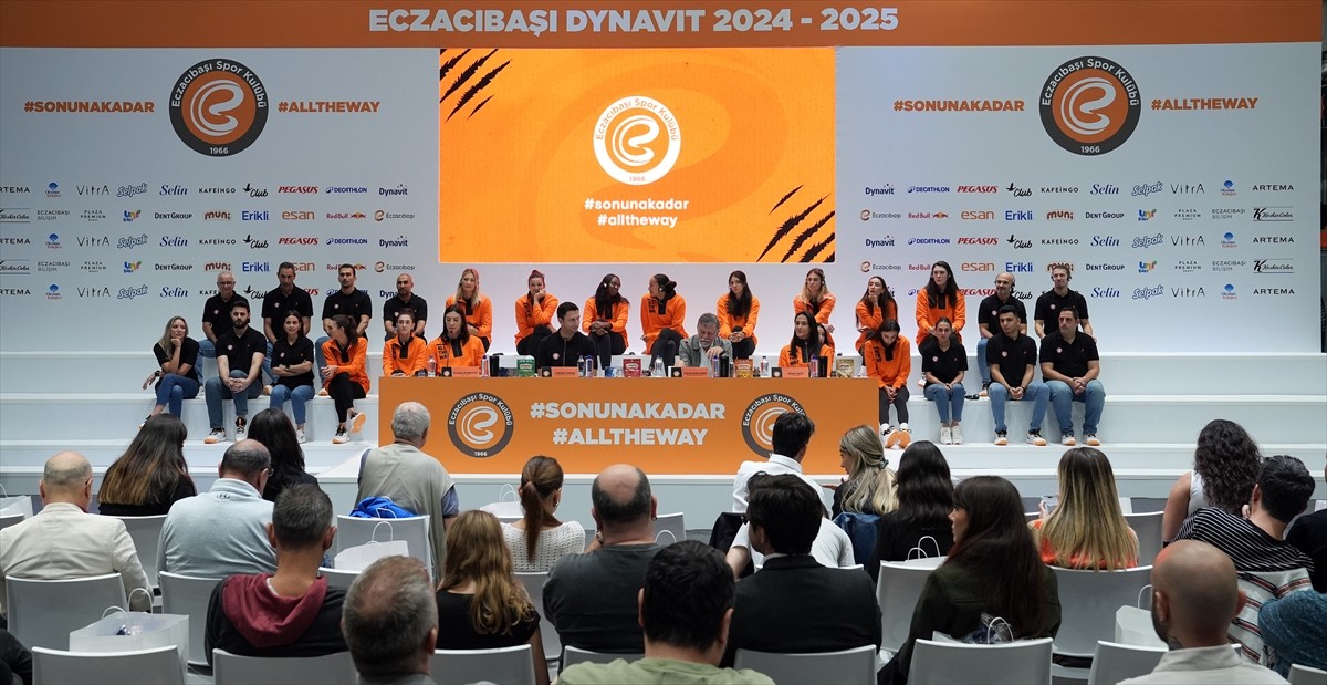 Eczacıbaşı Dynavit'in 2024-2025 sezonu açılışı Ayazağa'daki Eczacıbaşı Spor Salonu'nda...