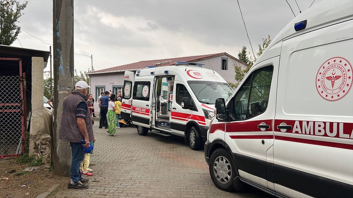 Kocaeli'nin Çayırova ilçesinde silahlı saldırıya uğrayan kişi yaralandı. Polis ekipleri, olay...