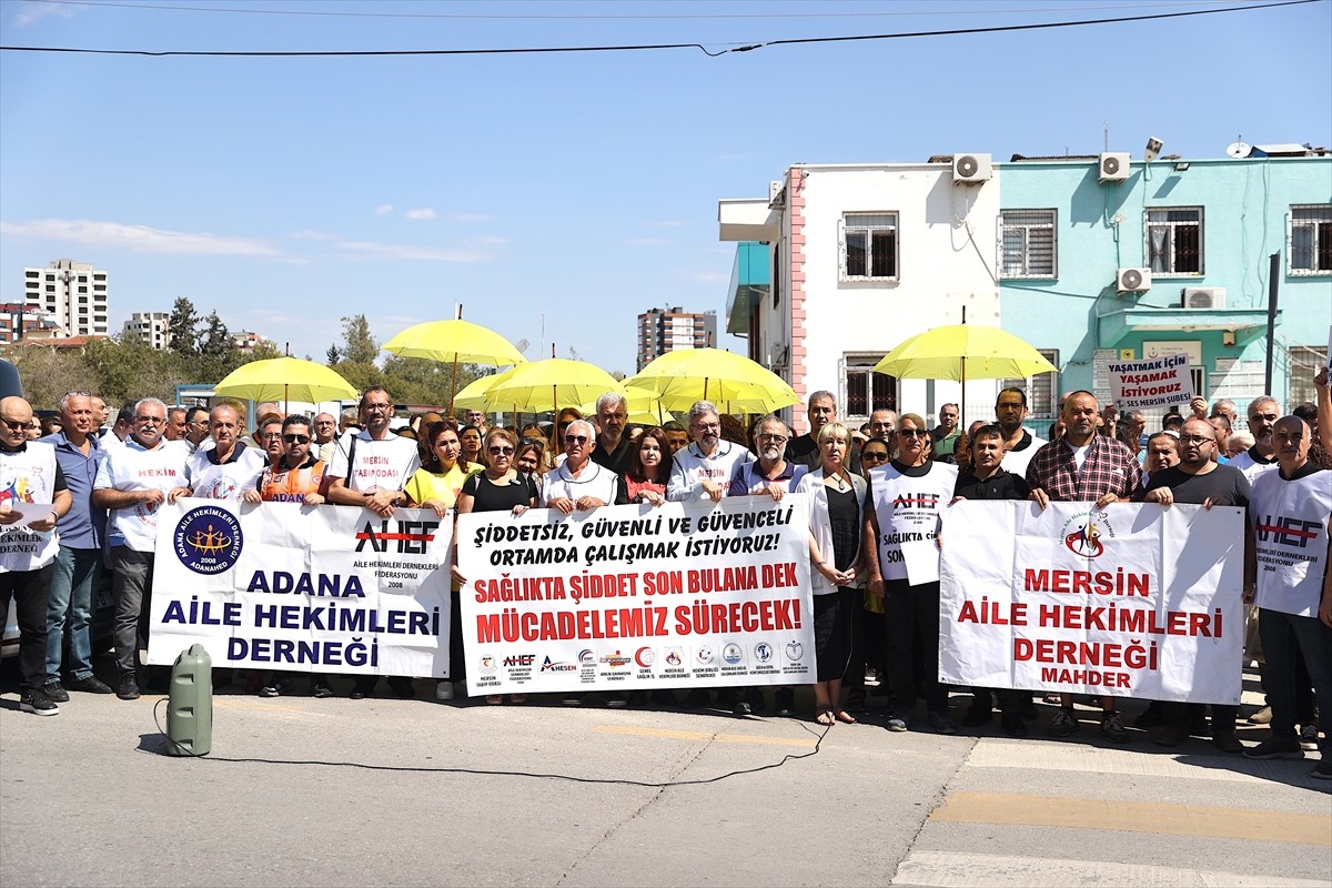 Mersin'de hamile eşinin muayenesi için gittikleri Aile Sağlığı Merkezi'nde (ASM) doktor ve...