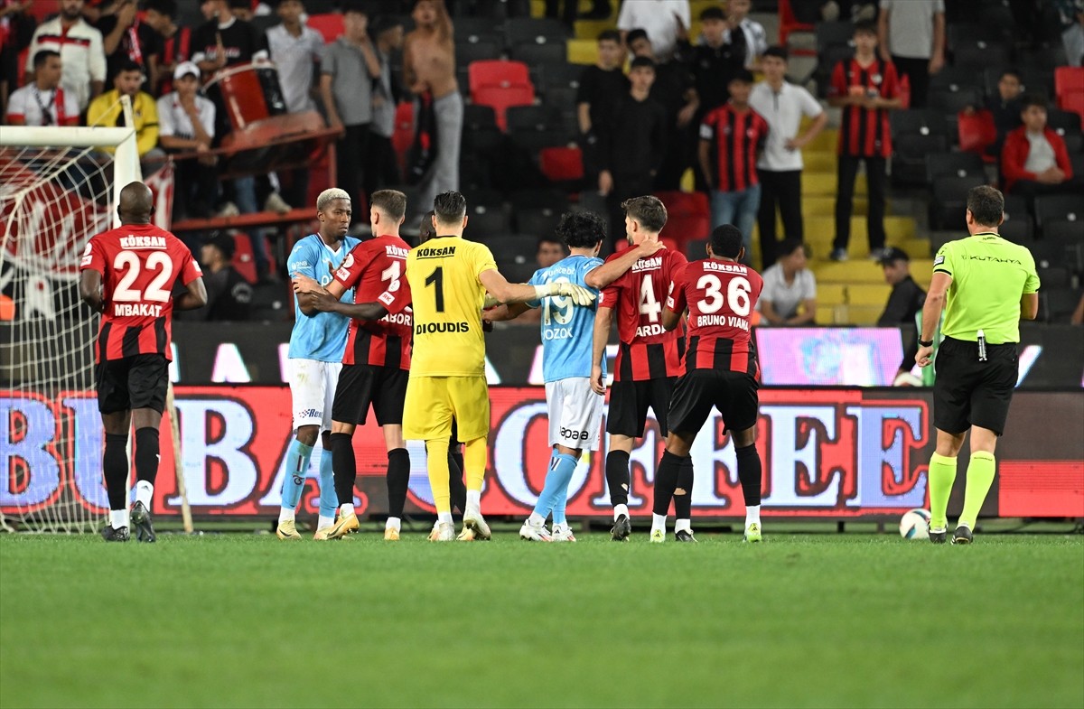 Trendyol Süper Lig'in 6. haftası Gaziantep FK ile Trabzonspor Gaziantep Büyükşehir Stadında...