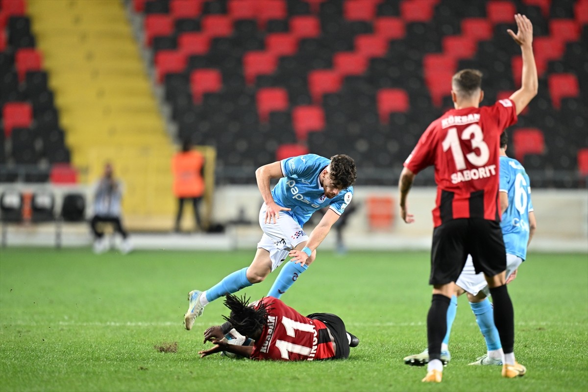 Trendyol Süper Lig'in 6. haftası Gaziantep FK ile Trabzonspor Gaziantep Büyükşehir Stadında...