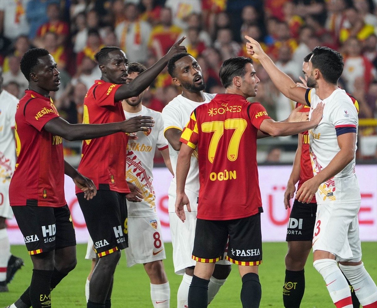 Trendyol Süper Lig'in 6. haftasında Göztepe ile Bellona Kayserispor takımları, Gürsel Aksel...