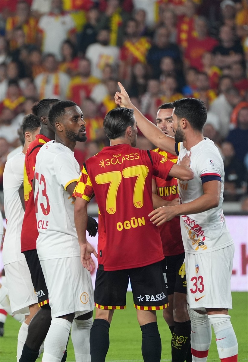 Trendyol Süper Lig'in 6. haftasında Göztepe ile Bellona Kayserispor takımları, Gürsel Aksel...