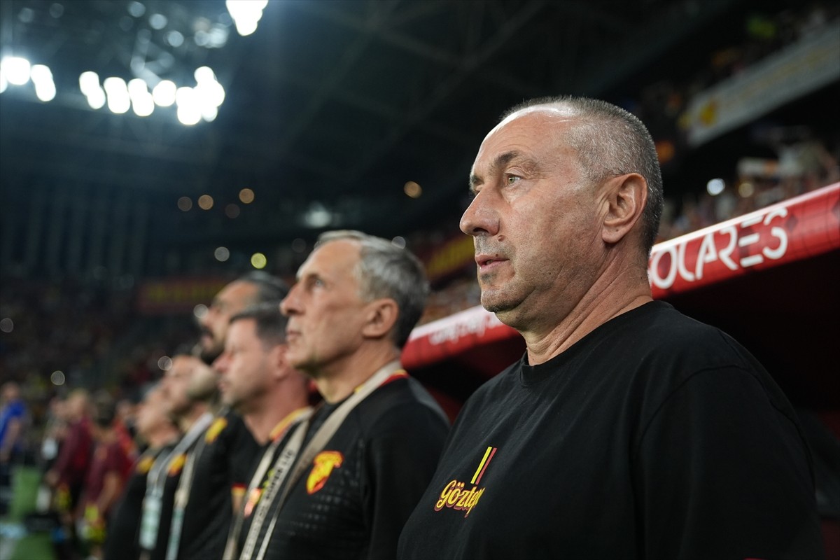 Trendyol Süper Lig'in 6. haftasında Göztepe ile Bellona Kayserispor takımları, Gürsel Aksel...