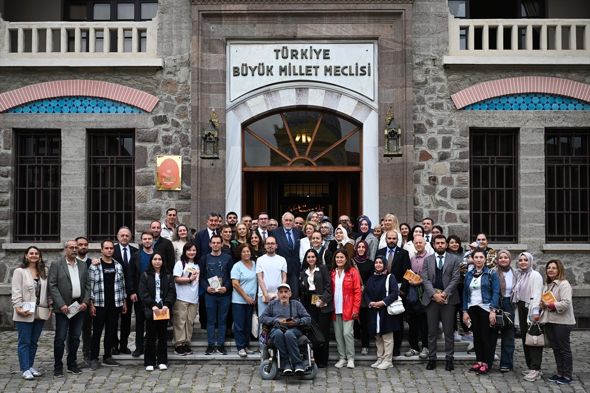 Yunus Emre Enstitüsünün (YEE), Kültür Yolu Festivali kapsamında başkentteki Cumhuriyet Müzesi'nde...