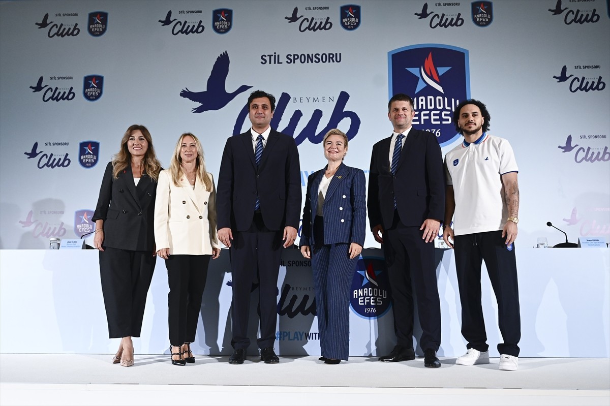 Anadolu Efes ile Beymen Club arasında gerçekleştirilen stil sponsorluğu anlaşmasının basın...