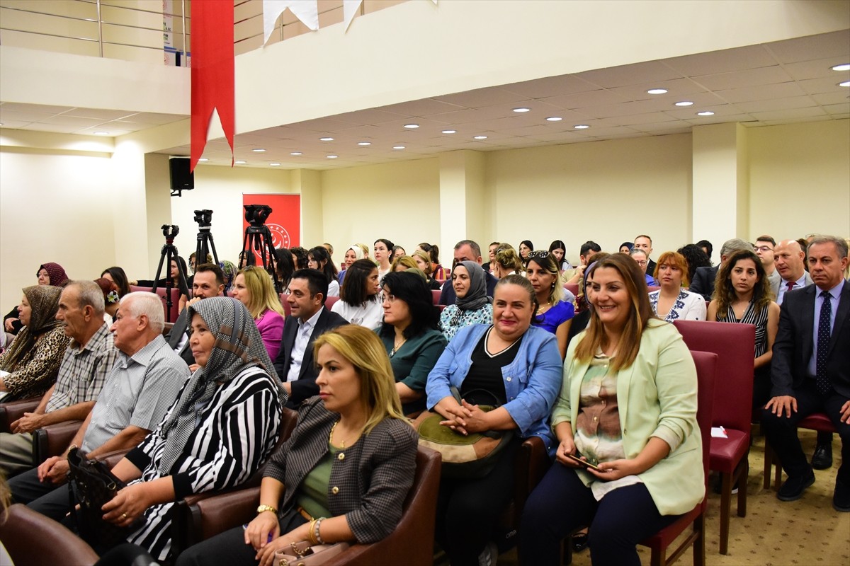 Antalya'da çeşitli nedenlerle devlet korumasına alınan 12 çocuk, koruyucu aileleriyle buluştu....