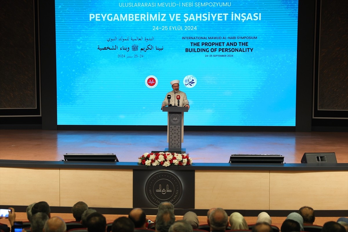 Diyanet İşleri Başkanı Ali Erbaş, Mevlid-i Nebi Haftası etkinlikleri kapsamında düzenlenen...