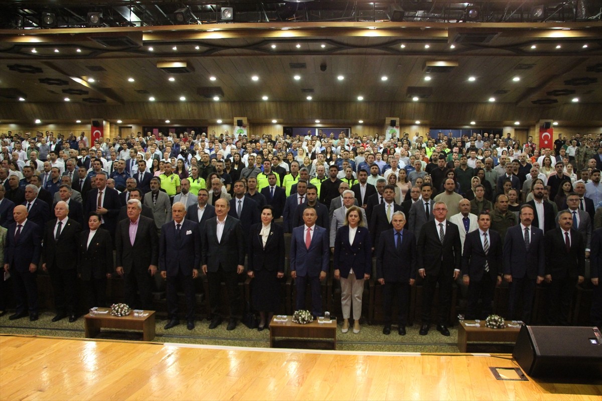 Gaziantep Şehitkamil Kültür Merkezi'nde "Kamu Yönetiminde Etik ve Etik Davranış İlkeleri"...