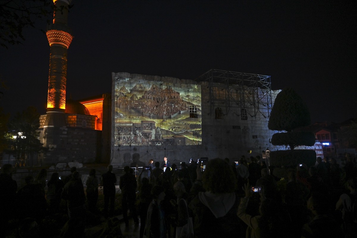 Hollanda'nın Ankara Büyükelçiliği tarafından Rijksmuseum'dan getirilen Ankara'nın bilinen en eski...