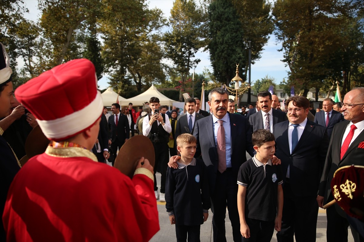 Milli Eğitim Bakanı Yusuf Tekin, bir dizi ziyaret ve programlara katılmak üzere Sakarya'ya geldi....