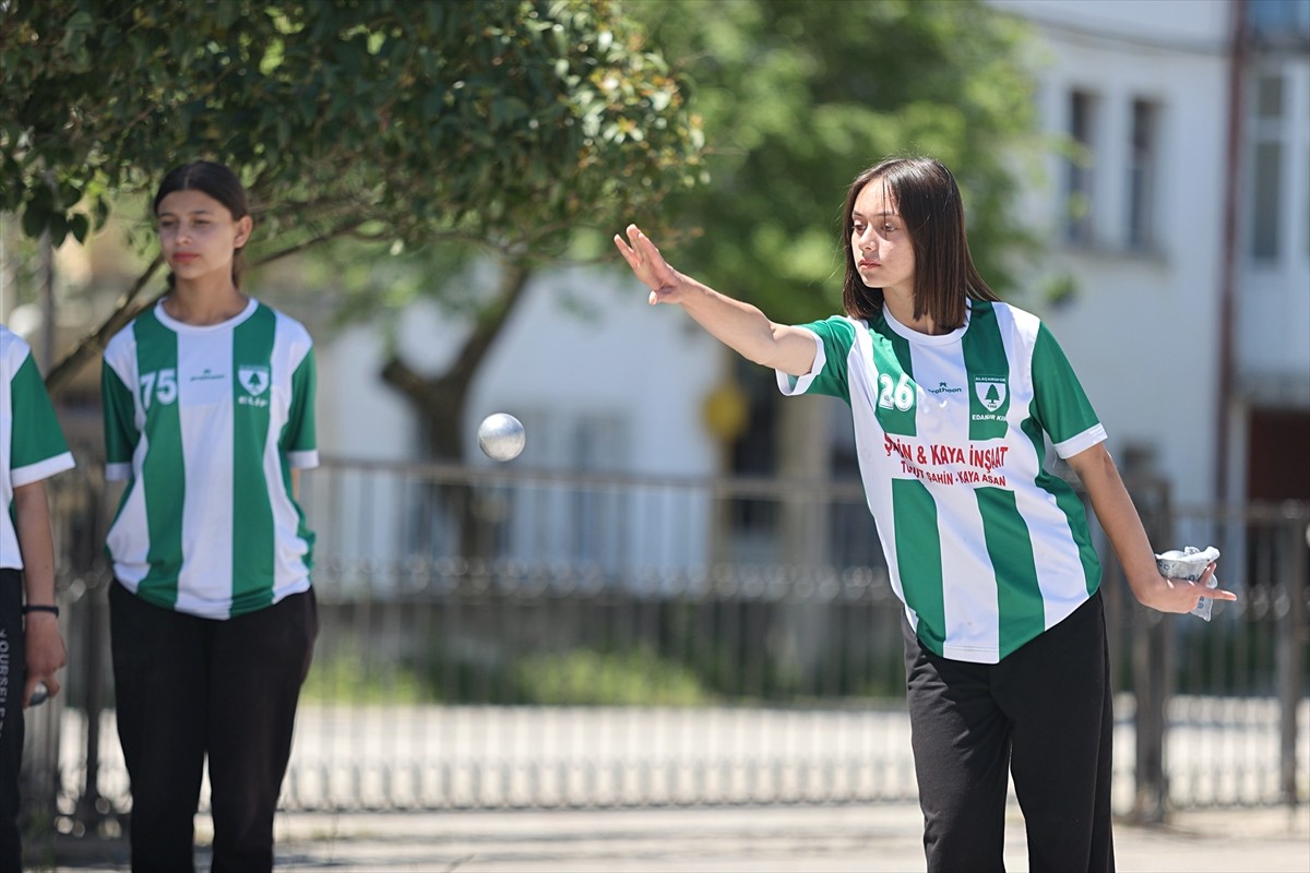 Samsun'un Alaçam ilçesinde yaşayan Bocce Milli Takımı oyuncusu Eda Nur Kır, İspanya'da...