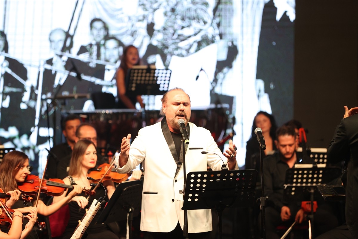 Türk Sanat Müziği'nin unutulmaz isimlerinden Zeki Müren, ölümünün 28'nci yılında Muğla'nın Bodrum...