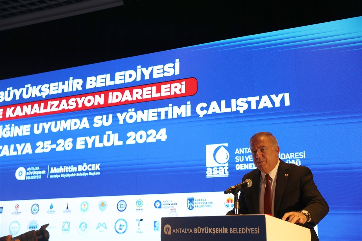 Antalya Büyükşehir Belediyesi ev sahipliğinde 14 büyükşehir belediyesinden yetkililerin...