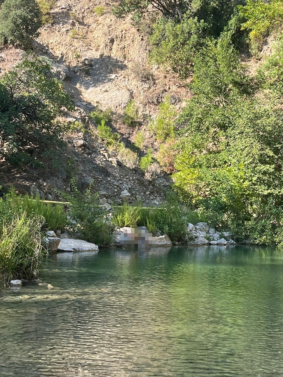 Antalya'nın Serik ilçesinde serinlemek için şelaleye giren İran uyruklu turist boğuldu.