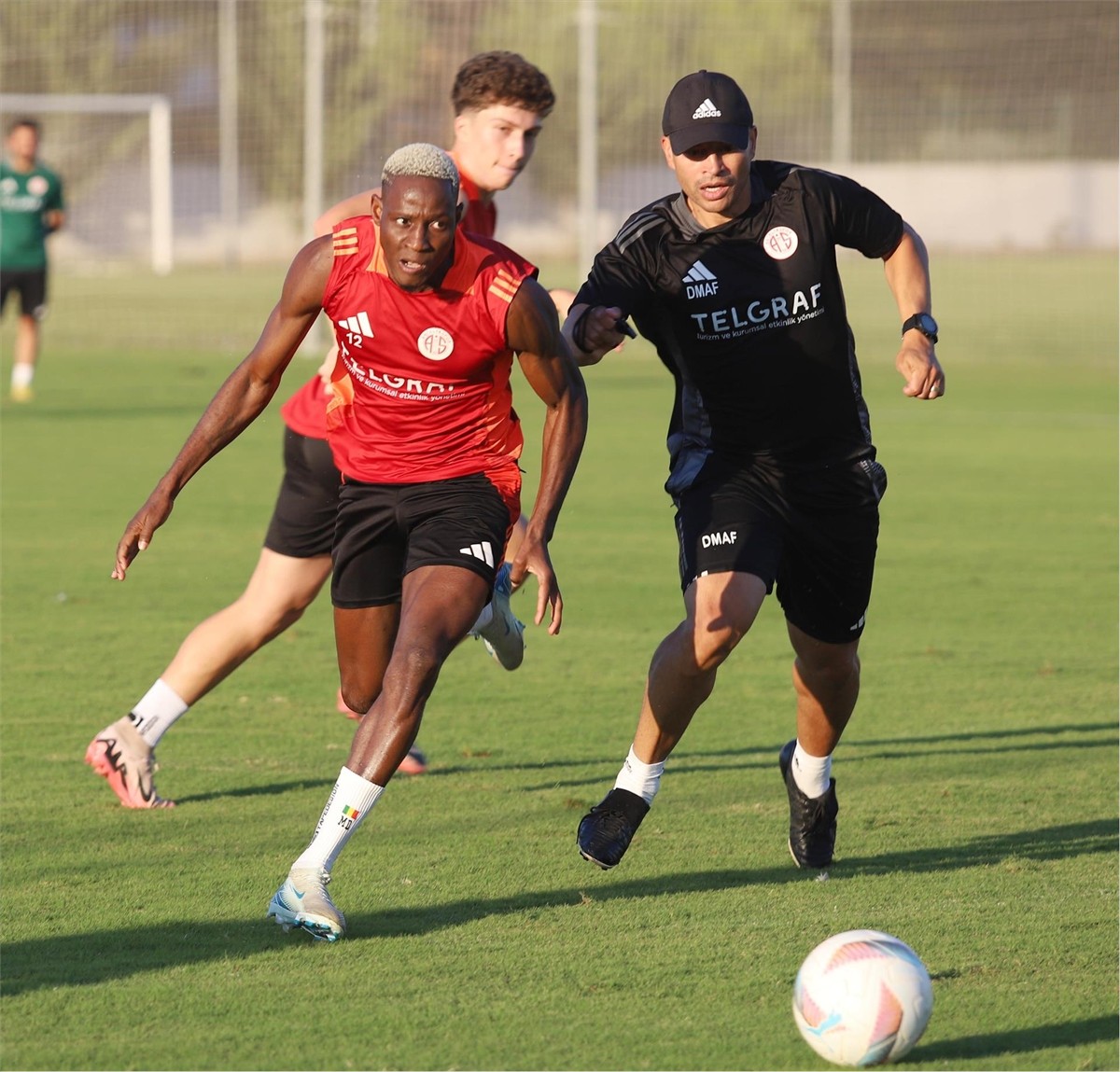 Antalyaspor, Trendyol Süper Lig'in 7. haftasında Fenerbahçe'yi konuk edeceği maçın hazırlıklarını...