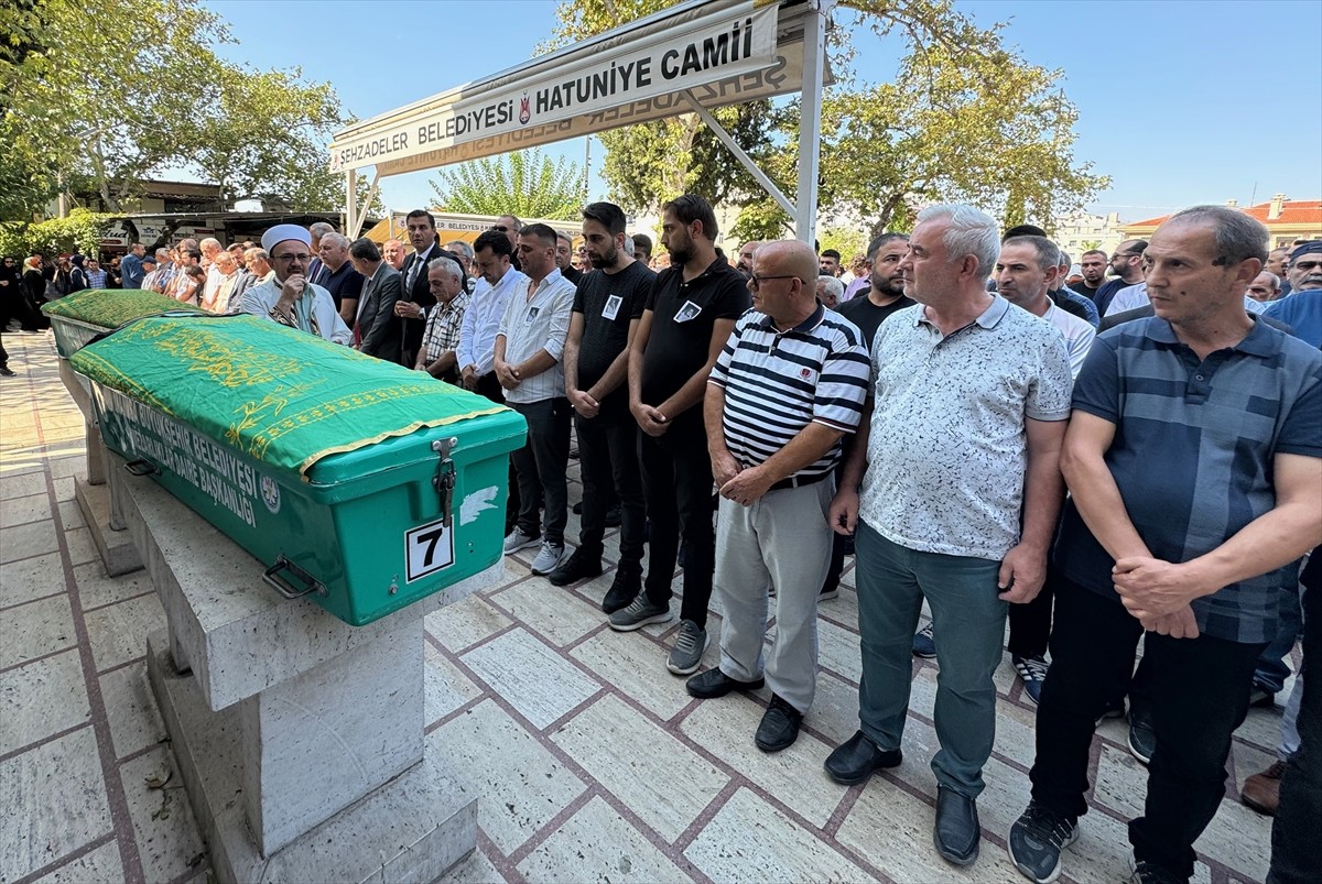 Manisa'nın Yunusemre ilçesinde boşanma aşamasındaki eşi tarafından boğularak öldürülen Selda E'nin...