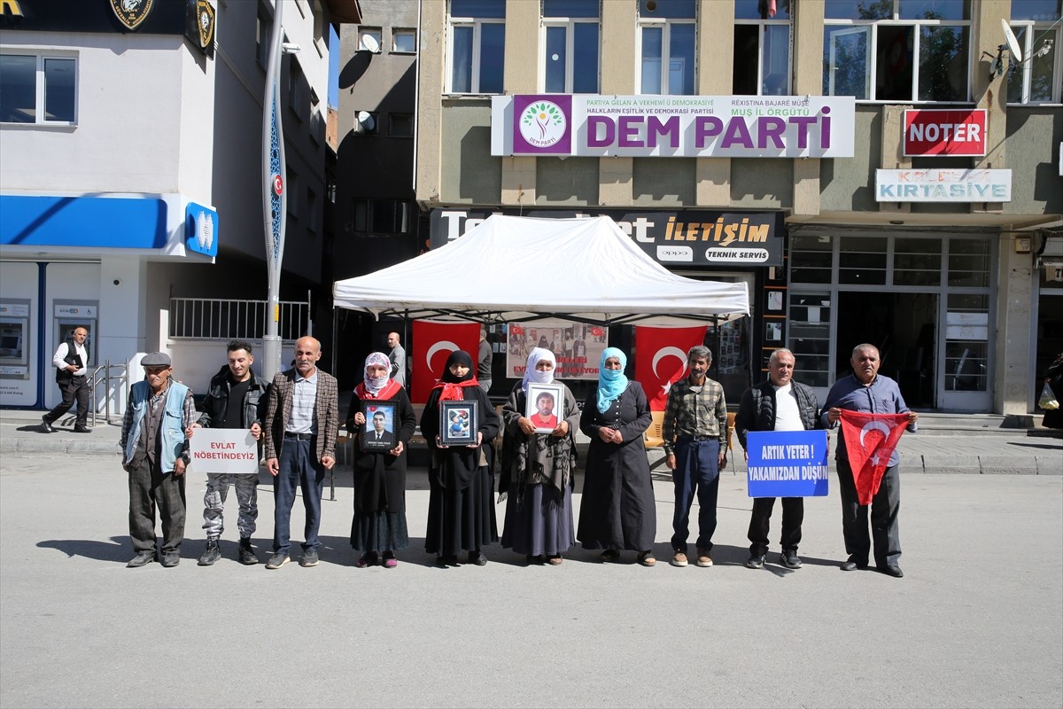 Muş'ta çocuklarının terör örgütü PKK tarafından dağa götürülmesinden DEM Parti'yi sorumlu tutan...