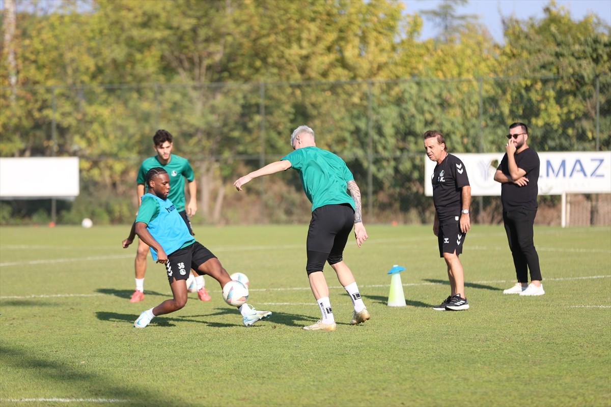 Sakaryaspor, Trendyol 1. Lig'in 7. haftasında Central Hospital Ümraniyespor ile oynayacağı...