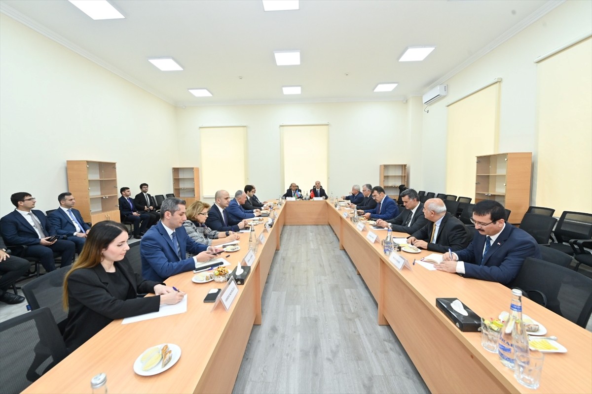 Yükseköğretim Kurulu (YÖK) Başkanı Prof. Dr. Erol Özvar (sağda), Azerbaycan'ın başkenti Bakü'de...