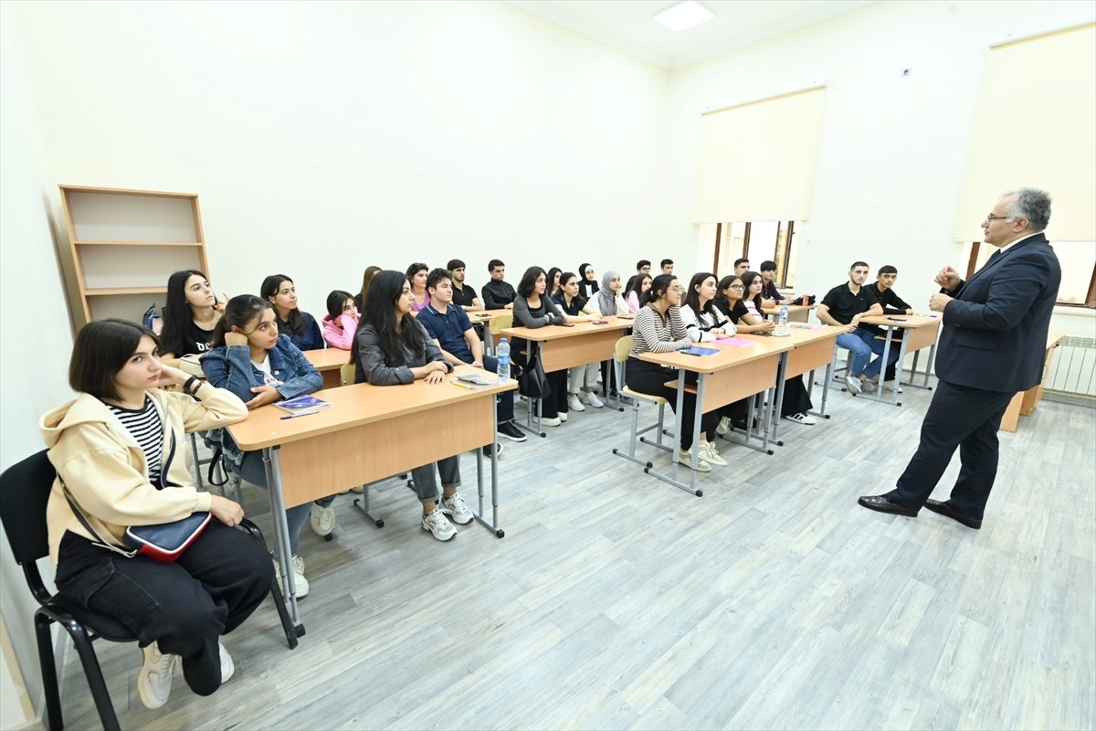 Yükseköğretim Kurulu (YÖK) Başkanı Prof. Dr. Erol Özvar (sağda), Azerbaycan'ın başkenti Bakü'de...