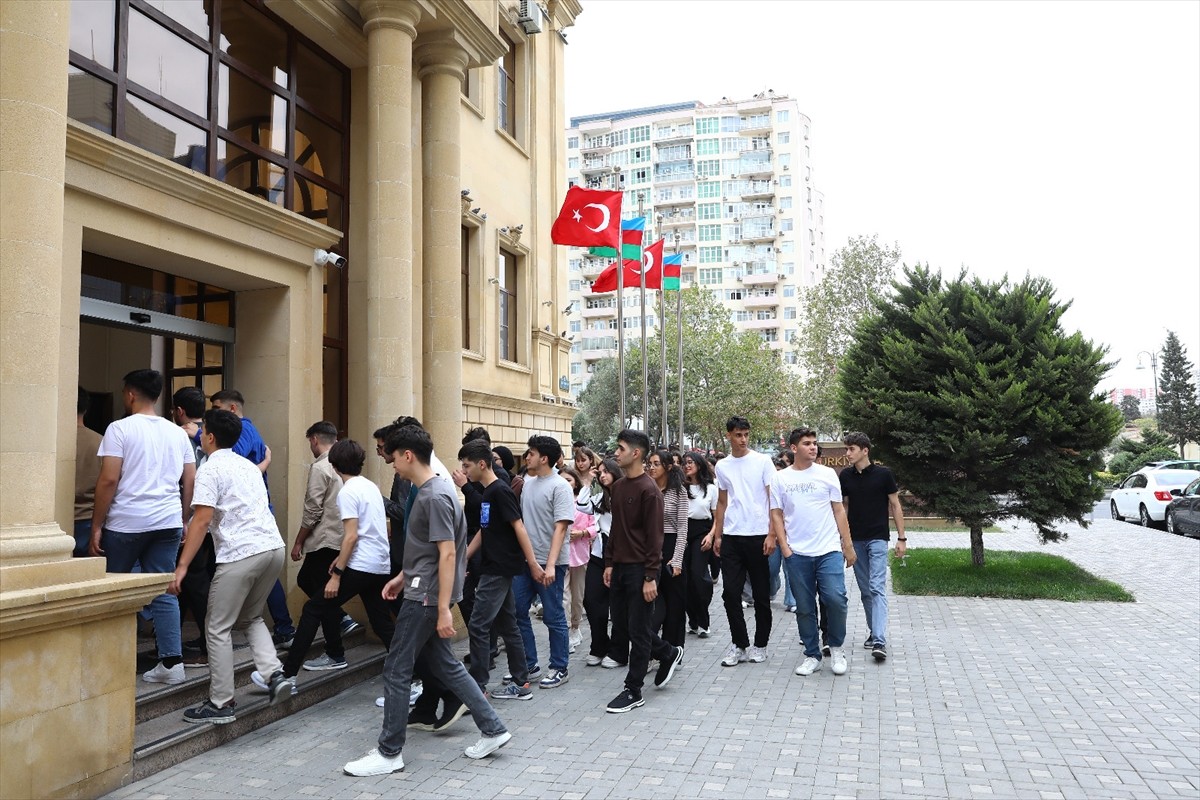 Yükseköğretim Kurulu (YÖK) Başkanı Prof. Dr. Erol Özvar (sağda), Azerbaycan'ın başkenti Bakü'de...