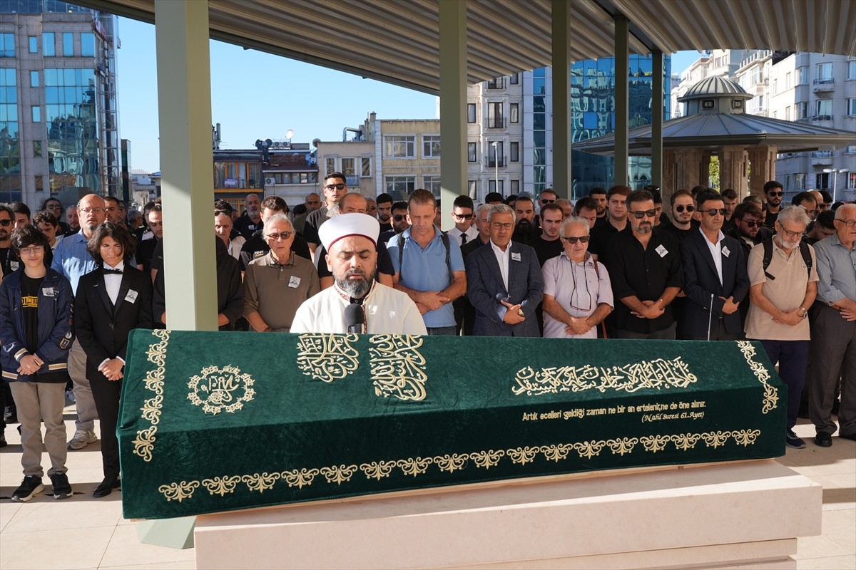 Bursa'da eğitim uçağının düşmesi sonucu hayatını kaybeden pilotlardan Ünal Aster, İstanbul'da son...