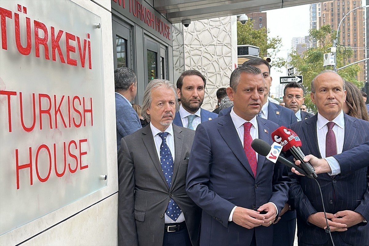 Cumhuriyet Halk Partisi (CHP) Genel Başkanı Özgür Özel, Sosyalist Enternasyonal Prezidyum...