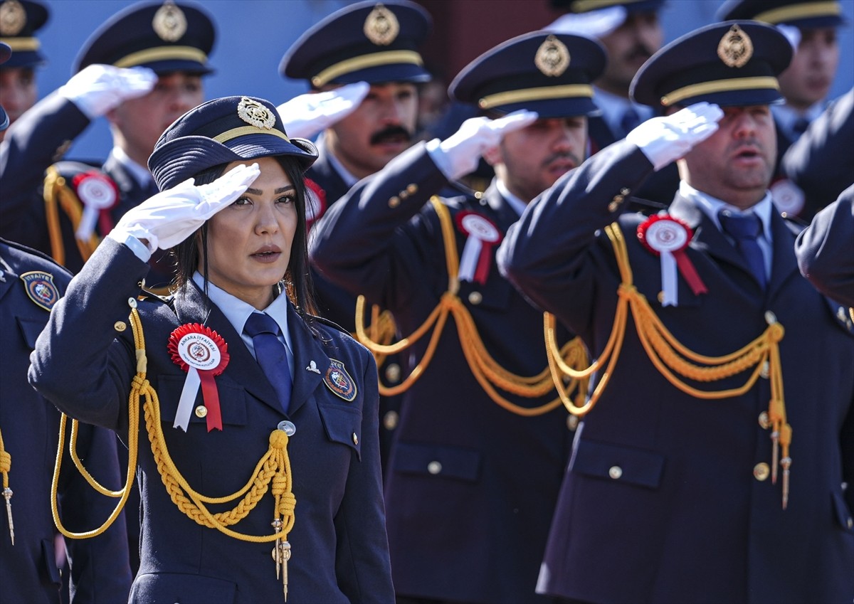 Eğitimlerini başarıyla tamamlayarak Ankara İtfaiyesine katılmaya hak kazanan 150 itfaiye eri için...