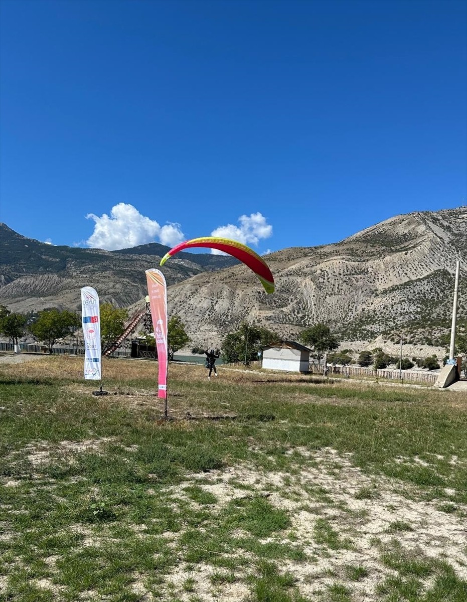 Erzurum'da düzenlenen "Airfest Uzundere", yurt içi ve yurt dışından ekstrem sporcularının yüksek...