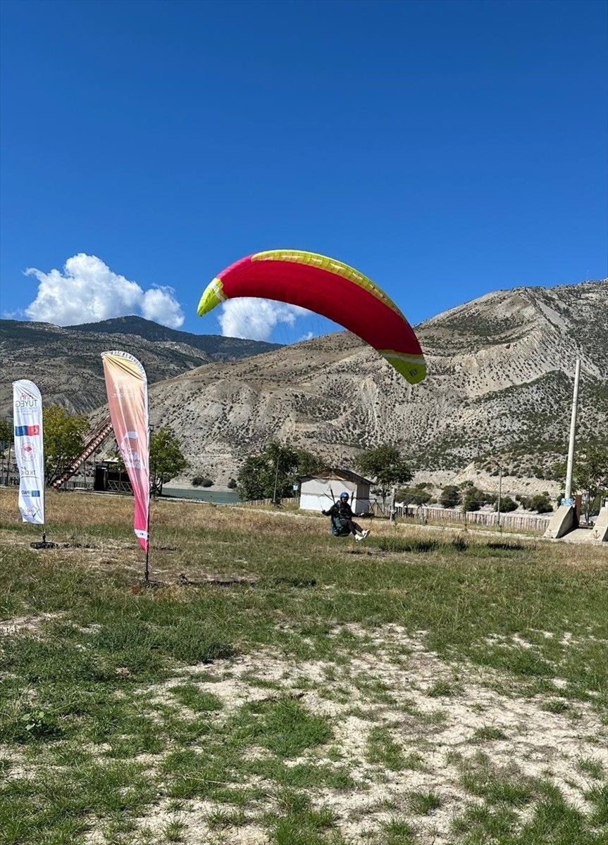 Erzurum'da düzenlenen "Airfest Uzundere", yurt içi ve yurt dışından ekstrem sporcularının yüksek...