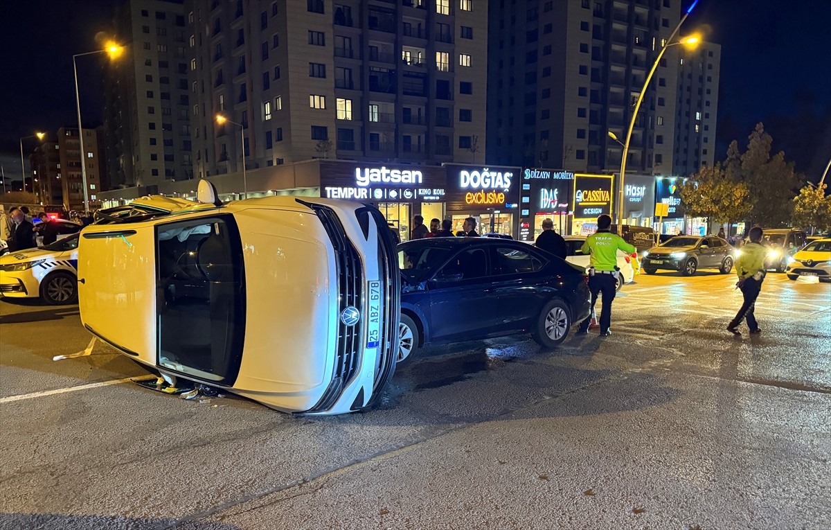 Erzurum'da iki aracın çarpışması sonucu 6 kişi yaralandı. Alparslan Türkeş Bulvarı üzerinden Zirve...