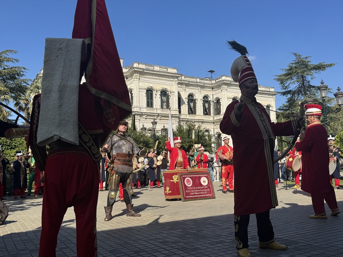 Milli Saraylar Başkanlığınca gelenek haline getirilen yaz dönemi mehteran gösterileri, Mehteran...