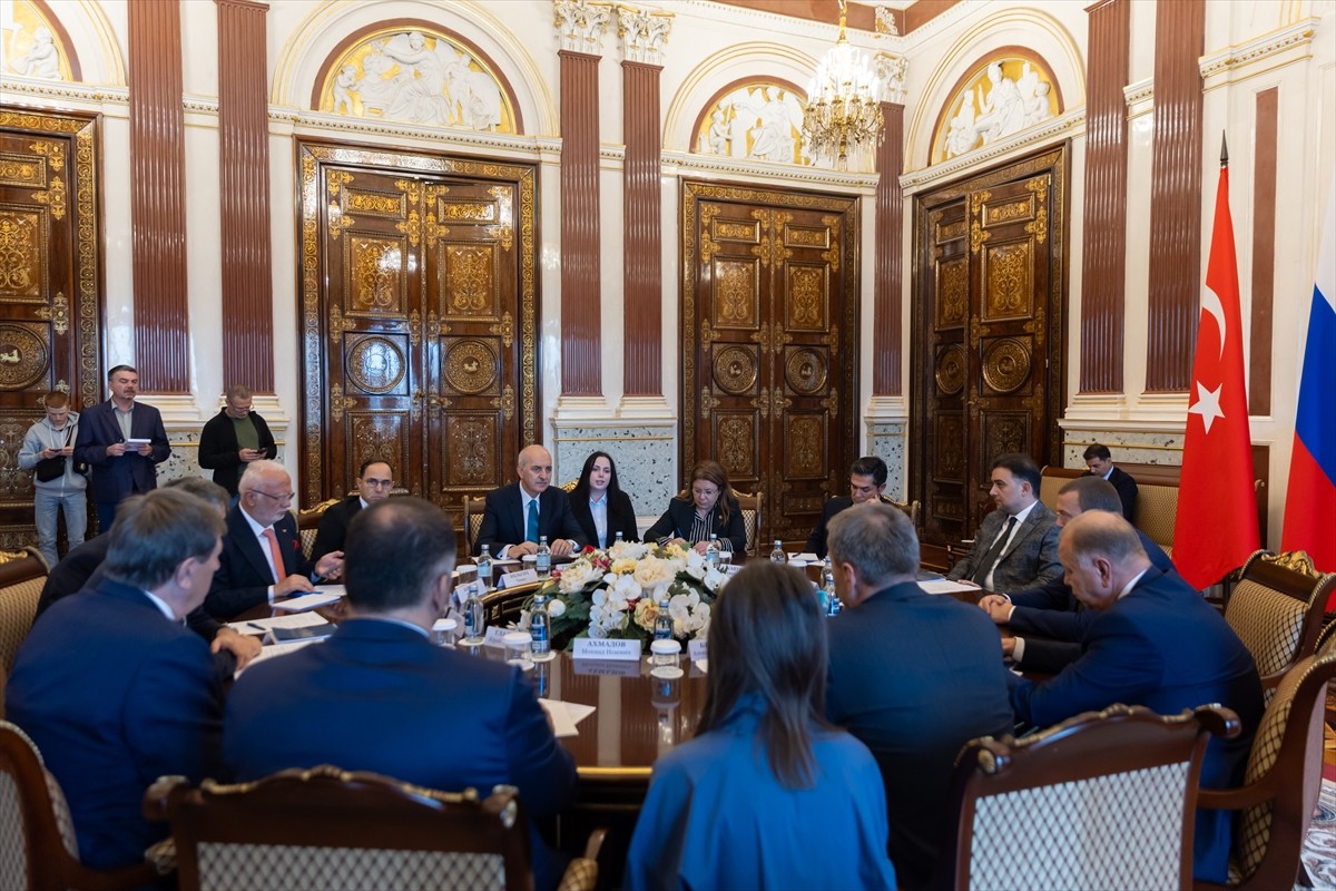 TBMM Başkanı Numan Kurtulmuş (solda), Rusya'daki temasları kapsamında, Saint Petersburg Yasama...