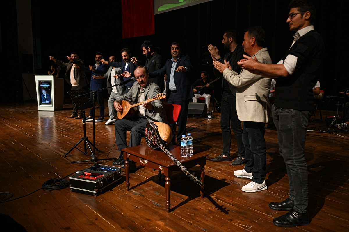  Yaşadığı sağlık sorunları nedeniyle bir süredir tedavi gören ve "Ankaralı Turgut" olarak bilinen...