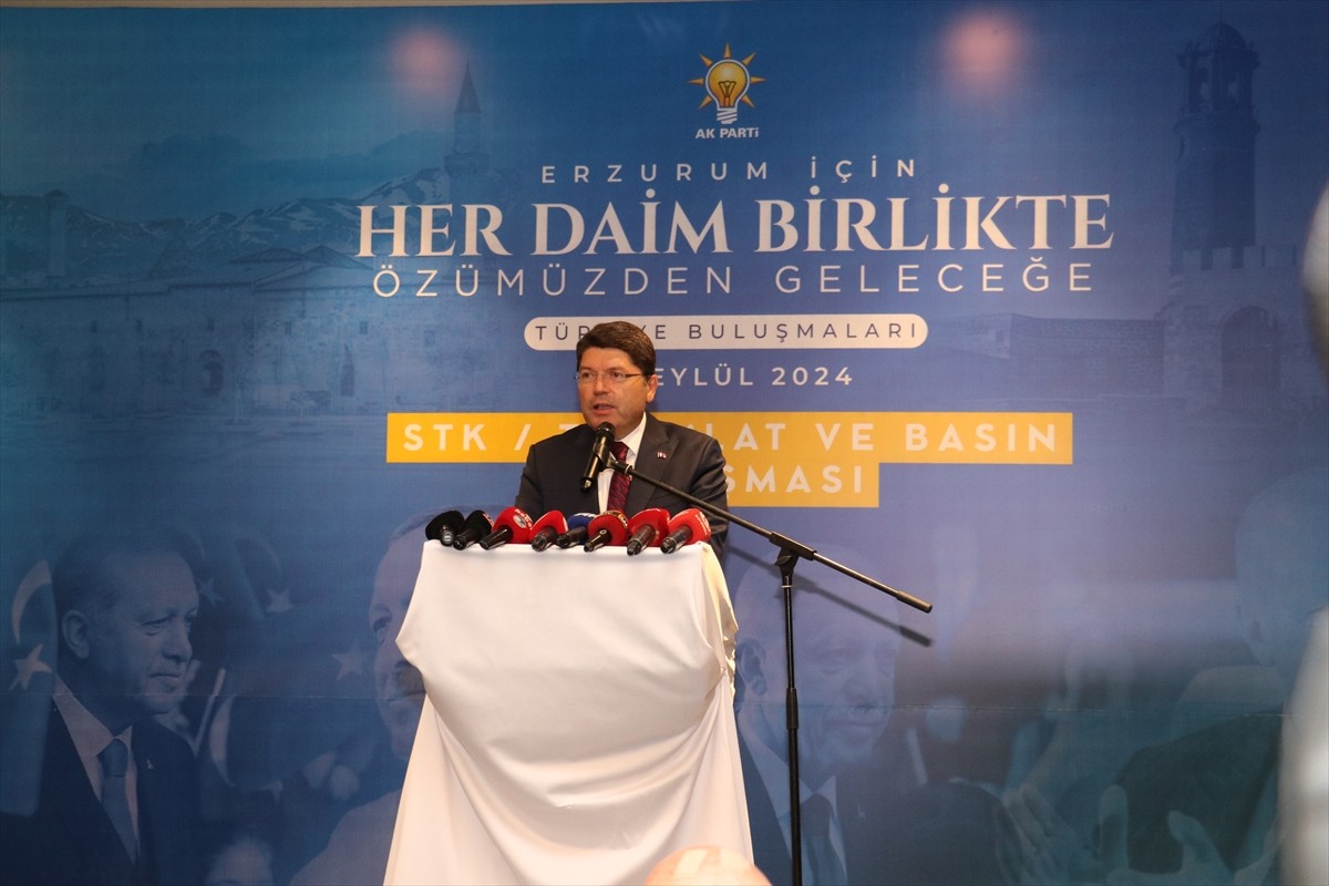 Adalet Bakanı Yılmaz Tunç, AK Parti Erzurum İl Başkanlığı tarafından bir otelde düzenlenen "STK...