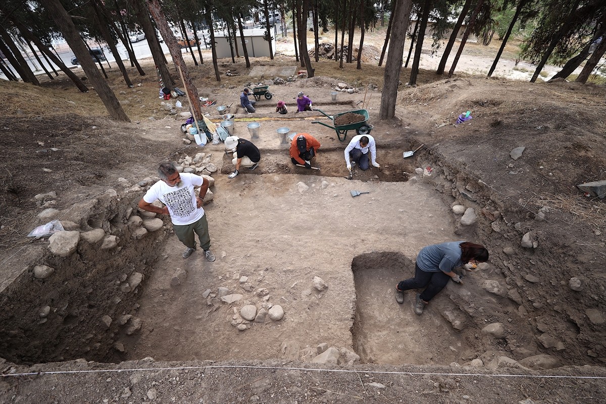  Anadolu'nun en eski yerleşim yerlerinden Mersin'deki Yumuktepe Höyüğü'nde yürütülen arkeobotanik...