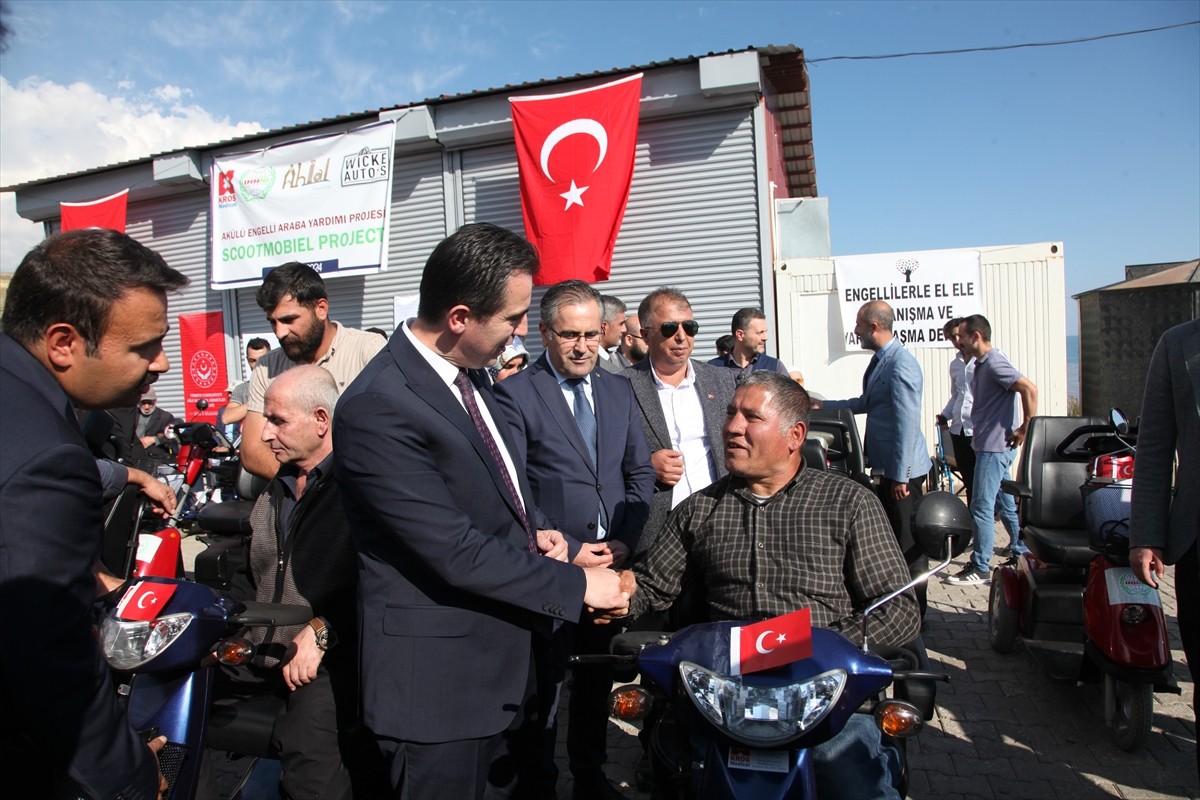 Bitlis'in Ahlat ilçesinde, engellilerin hayatının kolaylaştırılması amacıyla temin edilen 50 akülü...