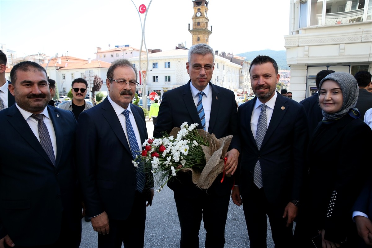 Çeşitli programlara katılmak üzere Yozgat'a gelen Sağlık Bakanı Kemal Memişoğlu, Valiliği ziyaret...