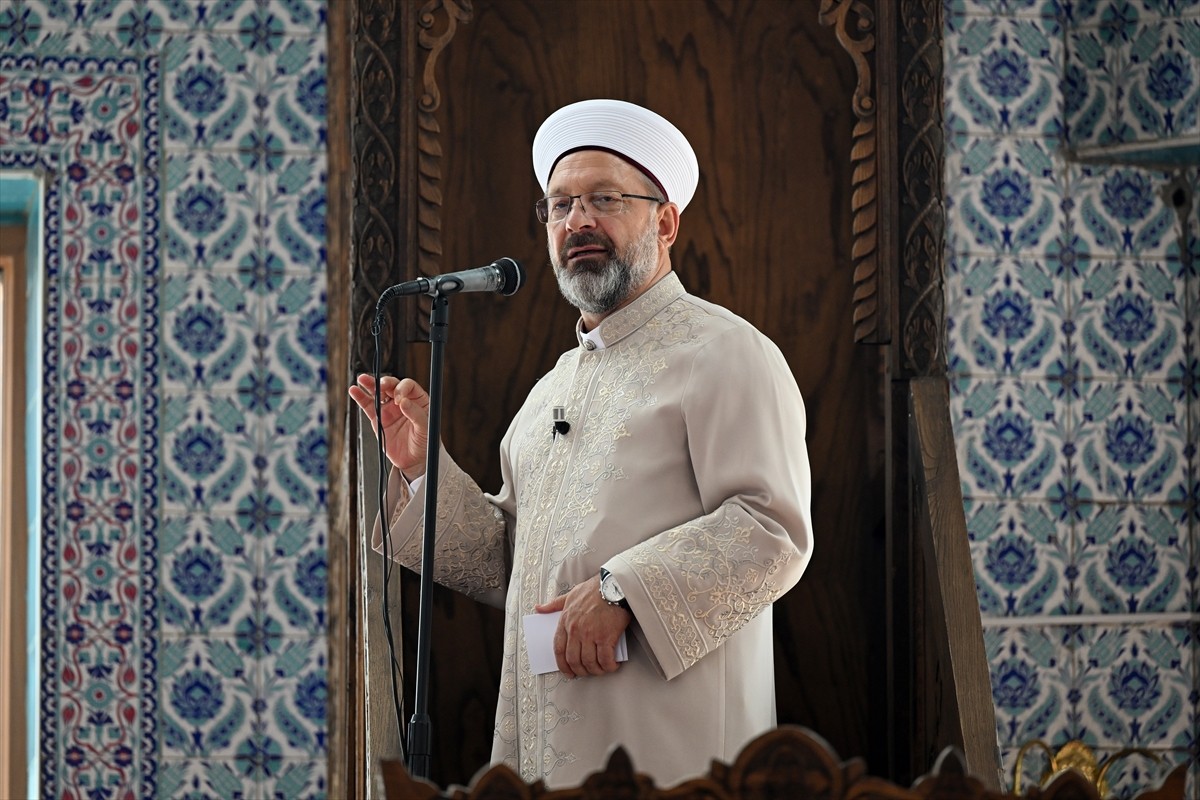 Diyanet İşleri Başkanı Ali Erbaş, Kırşehir Hoca Ahmet Yesevi Camisi'nde hutbe irat etti, cuma...