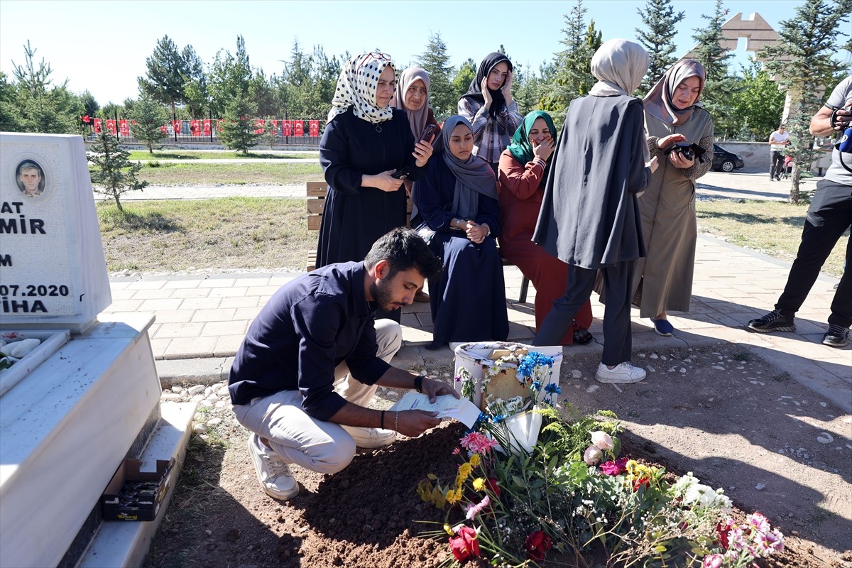 İstanbul Ümraniye'de uğradığı silahlı saldırıda şehit olan 27 yaşındaki polis memuru Şeyda...