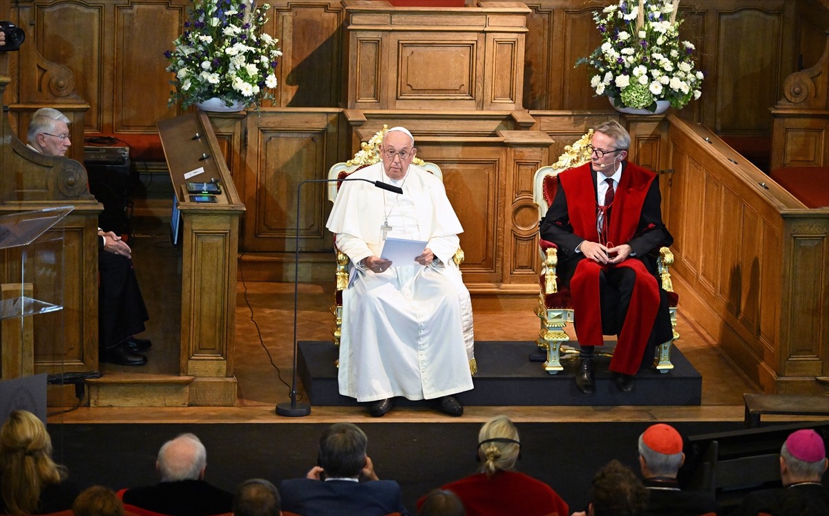 Katoliklerin ruhani lideri ve Vatikan Devlet Başkanı Papa Franciscus, Belçika'ya Katolik Leuven...