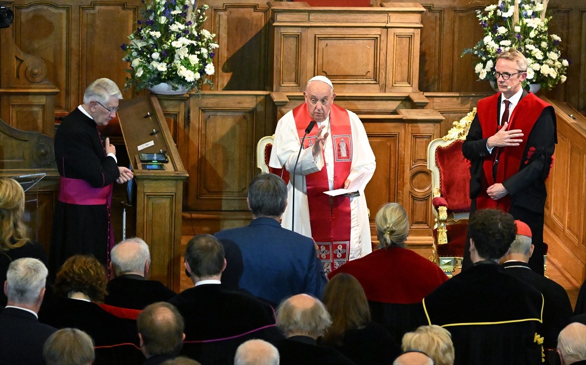 Katoliklerin ruhani lideri ve Vatikan Devlet Başkanı Papa Franciscus, Belçika'ya Katolik Leuven...