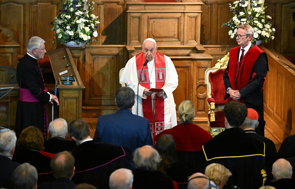 Katoliklerin ruhani lideri ve Vatikan Devlet Başkanı Papa Franciscus, Belçika'ya Katolik Leuven...